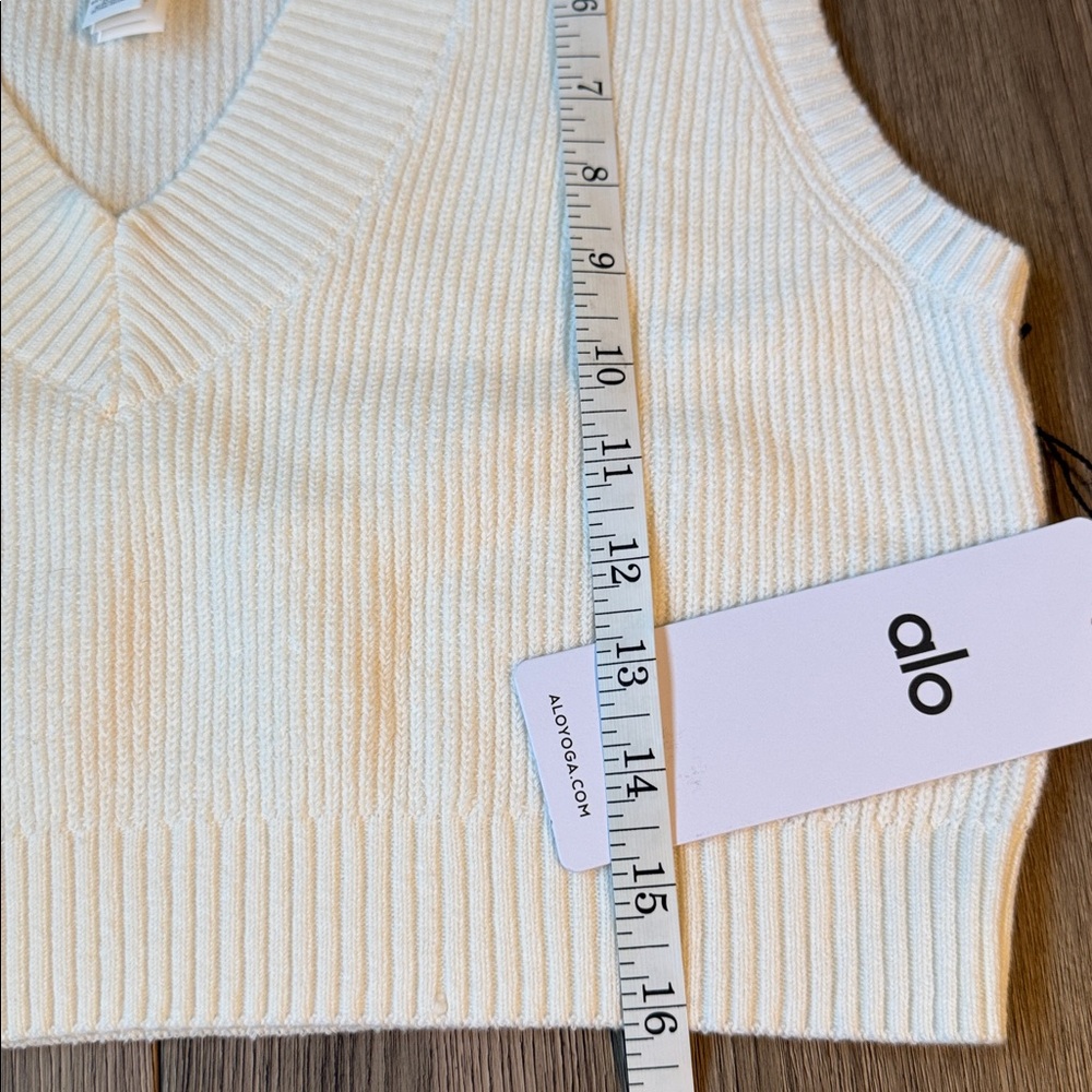 ALO YOGA Women’s Supernatural Sweater Tank – Ivory Size M – New with tags - Picture 4 of 9